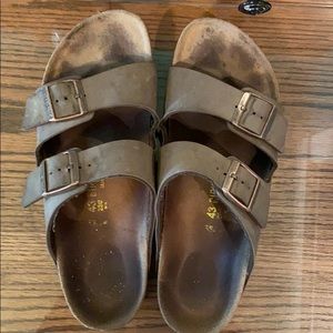 brown birkenstock’s